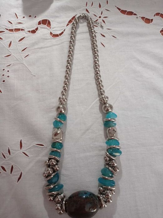 Bijuterias: colares, anéis, pulseiras lindas