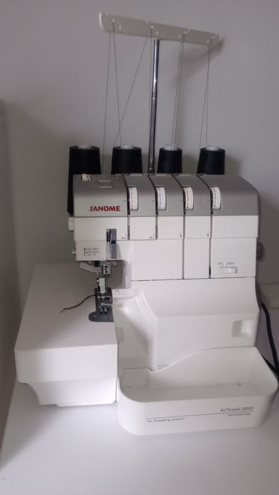 Overlock Janome AirThread 2000D