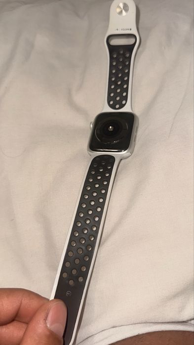 Apple watch serie 4 nike