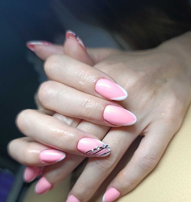 Потрібна модель манікюр!