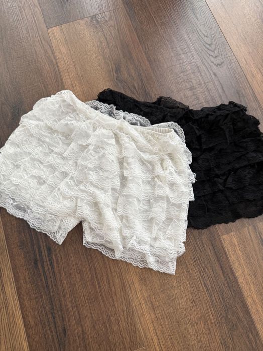 Чудові шортики з мережива