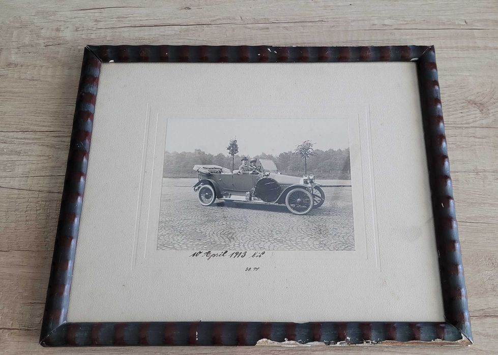 Zabytkowe zdjęcie auta z 1913 roku.