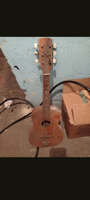 Stara gitara akustyczna / turystyczna vintage – do renowacji / rekwizyt PRL