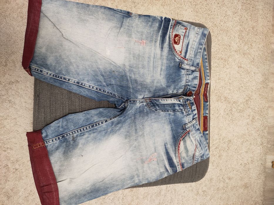 Krotkie spodenki dzinsowe