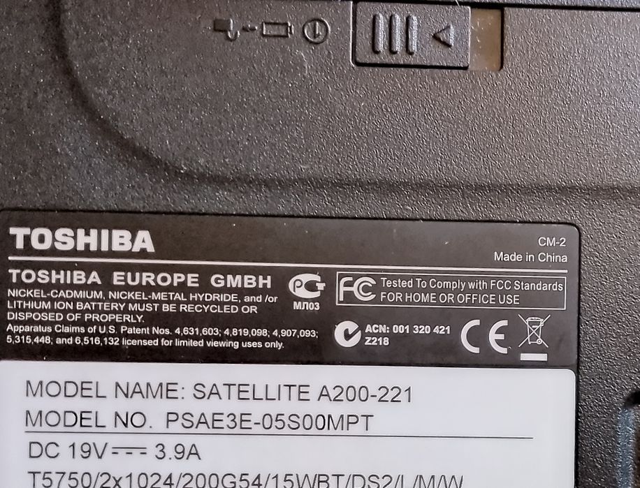 Computadores Toshiba e ASUS