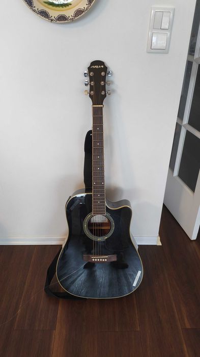 Guitarra Aria AW‑20CE BK — Eletroacústica, pouco uso