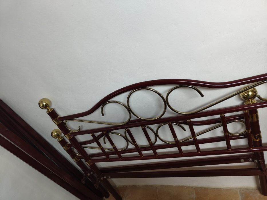 Cama de casal antiga
