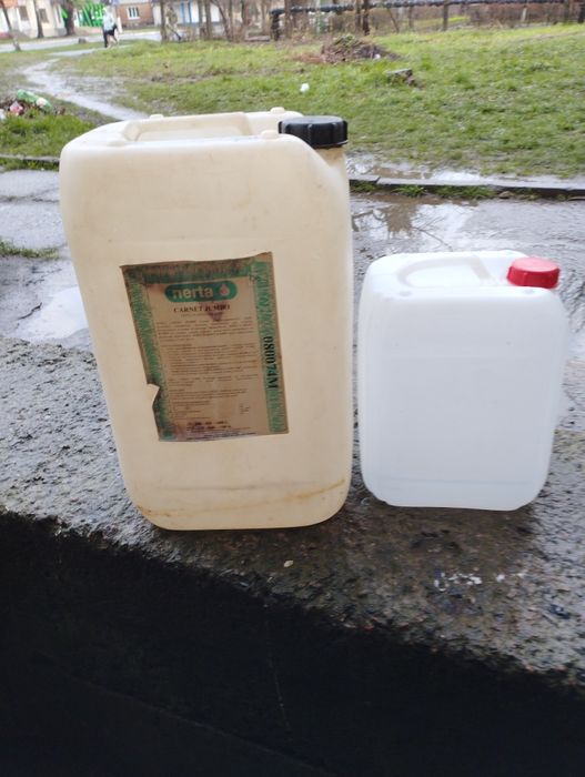 Продам пластикові каністри на25 і 10 і 5 літрів .трів