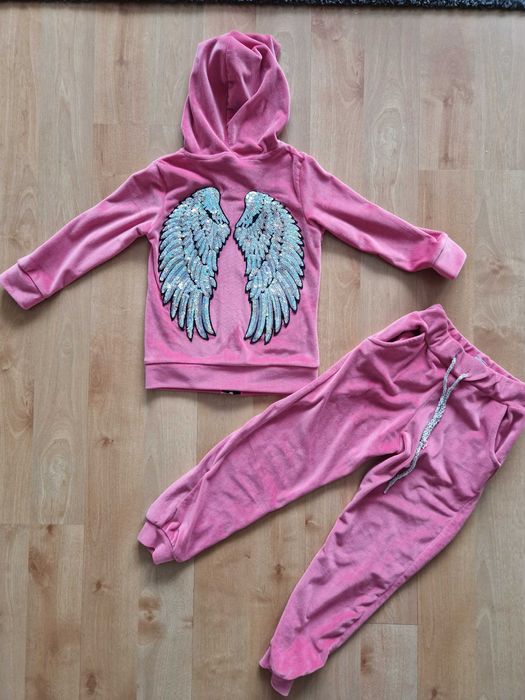 Welurowy dres dla dziewczynki 116