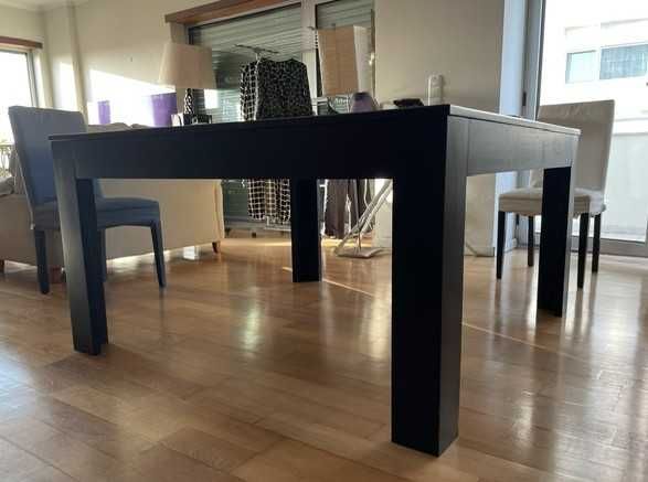 Mesa de jantar quadrada 140cm, com extensão 200cm - 500€