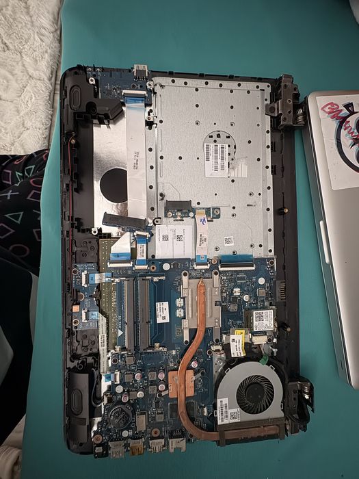 Laptopy macbook pro oraz hp