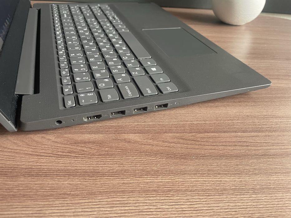 38.Ігровий Lenovo /FullHD IPS/Core i3-1005G1/RAM 8GB/240 SSD/Intel UHD+GeForce MX330 2 GB