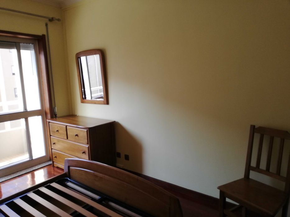 Cama de casal  com 4 gavetas em castanho "castanheiro"