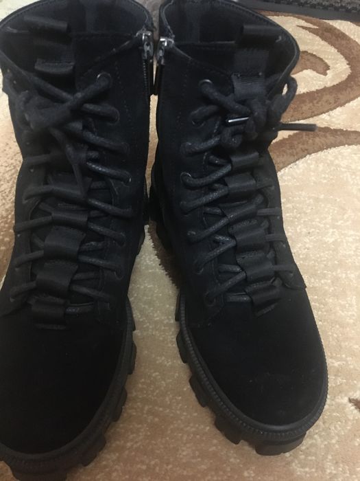 Ботинки  и сапоги 36-37 р.