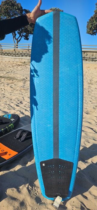 Lote de 8 pranchas (Surf, Kitesurf, Windsurf) + Acessório