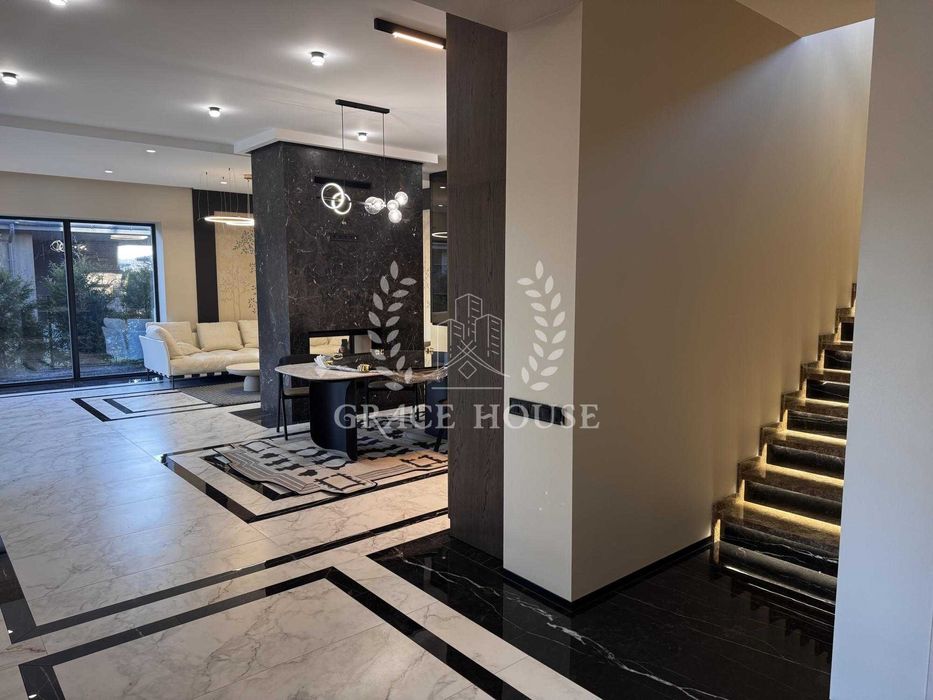 Продаж нового сучасного будинку з ремонтом 287 м², 10 сот, Ходосіївка