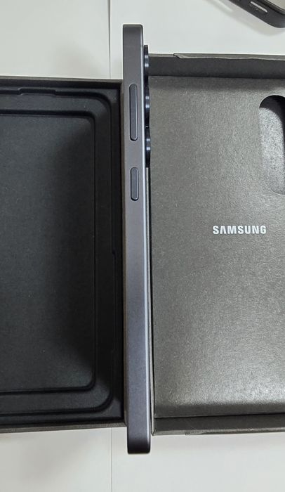 Продам Samsung S25 12/512