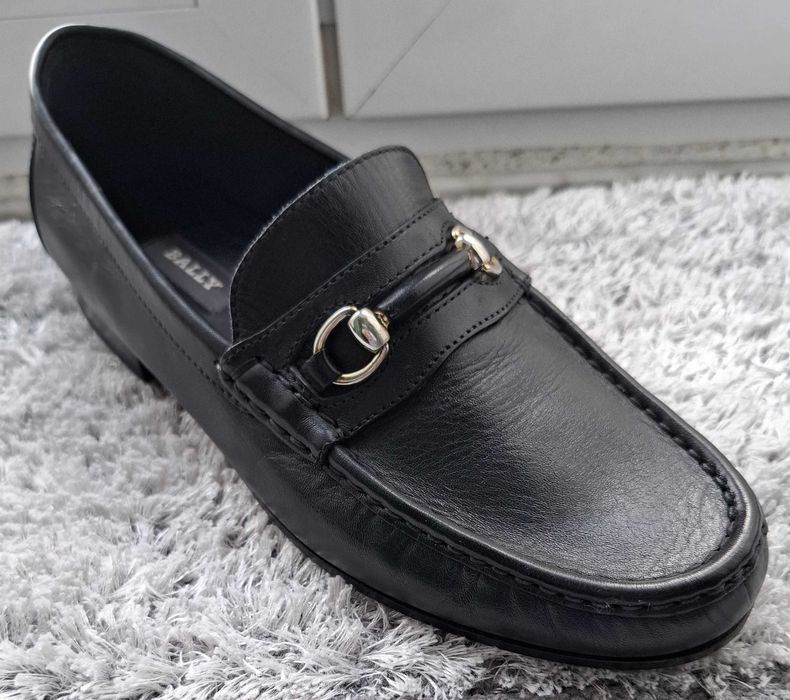 Sapatos novos italianos Bally 41