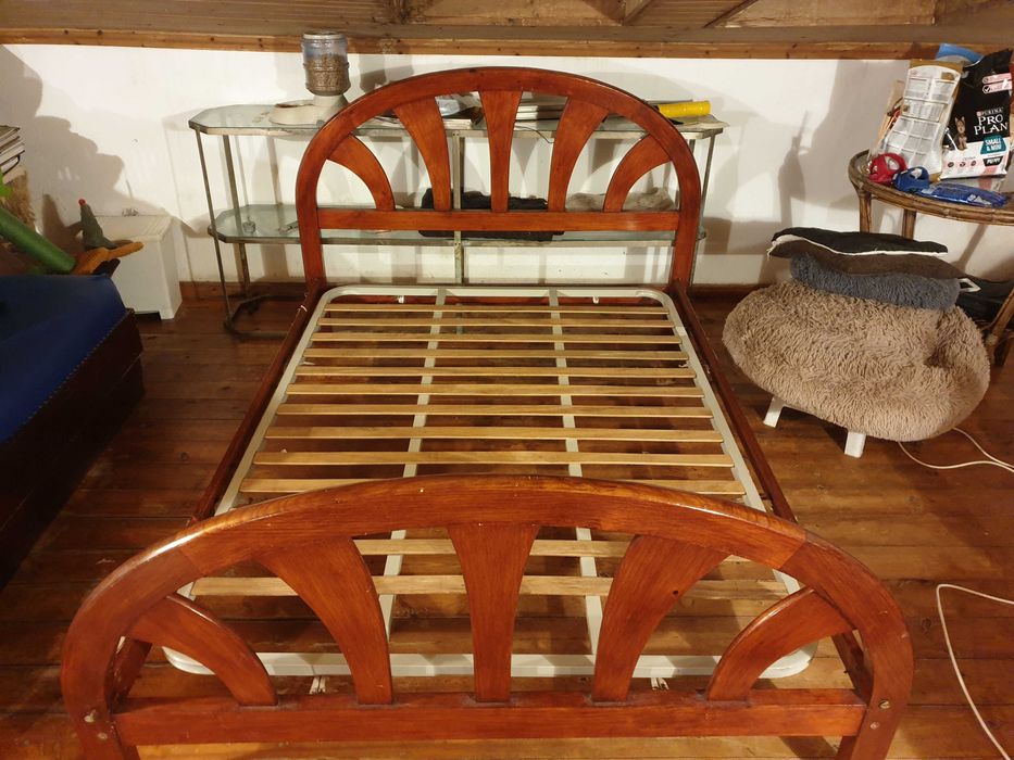 Vendo cama de casal emmadeira maciça