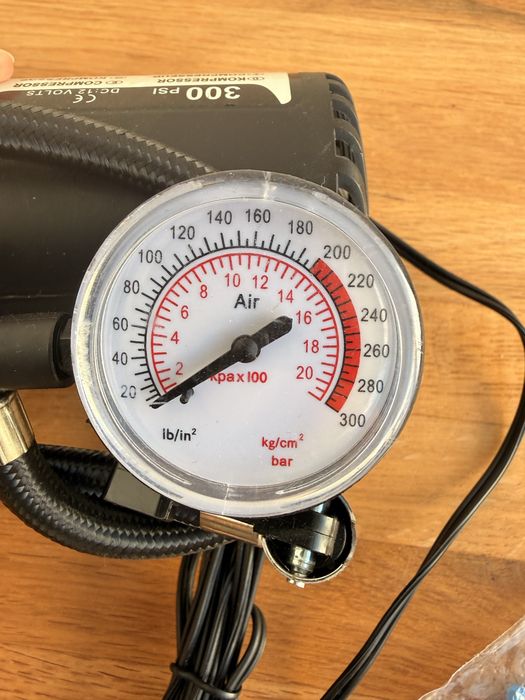 Mini Compressor de Ar 12V para Automóvel | 300 PSI + Acessórios