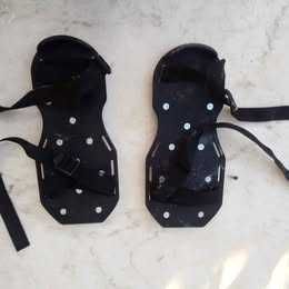 Sapatos Aeradores de Relvado / Sandálias de Picos
