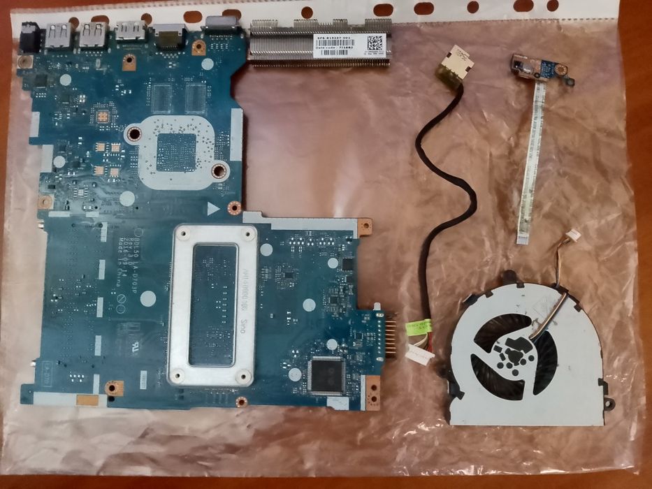 Материнская плата HP LA-D703P i3-5005U (рабочая)