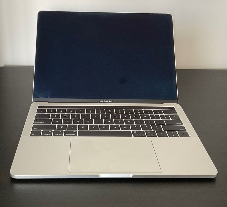 MacBook Pro 2018 13 / i5 / 16GB / 120GB USA