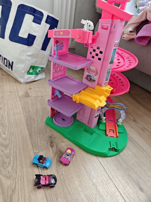 Tor wyścigowy Barbie. Zabawka dla dzieci