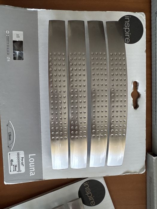 16 puxadores para móvel INSPIRE LOUNA