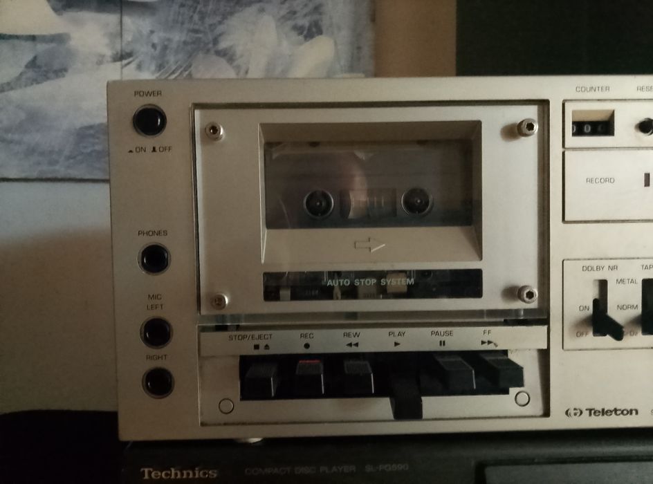 Magnetofon Teleton  c480 sprzedaje jako ukodzony