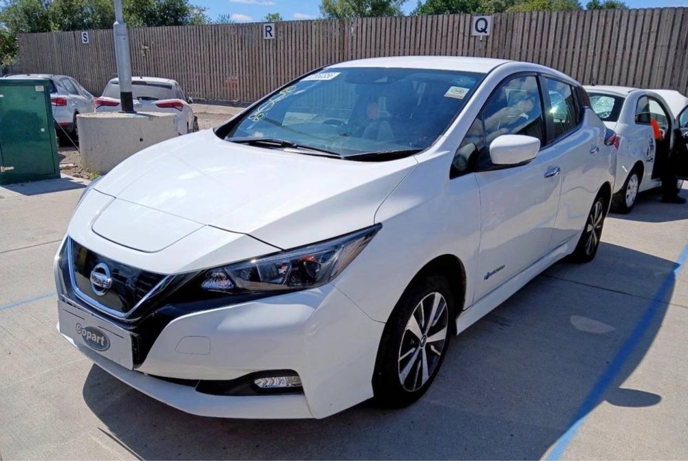 Nissan Leaf (ze1)