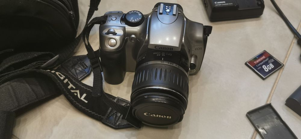 Дзеркальна фотокамера Canon EOS 300D