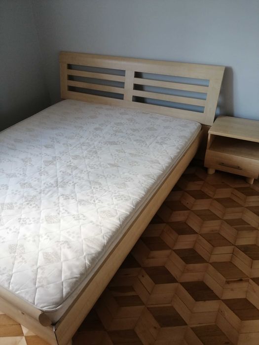 Łóżko 160x200 z materacem