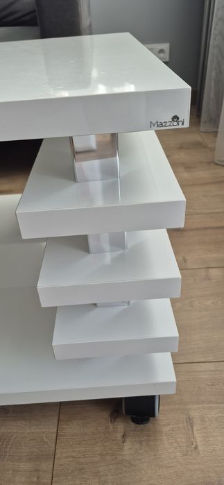 Nowoczesny stolik biały