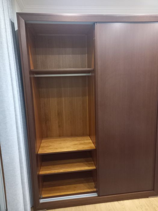 Roupeiro bom  estado