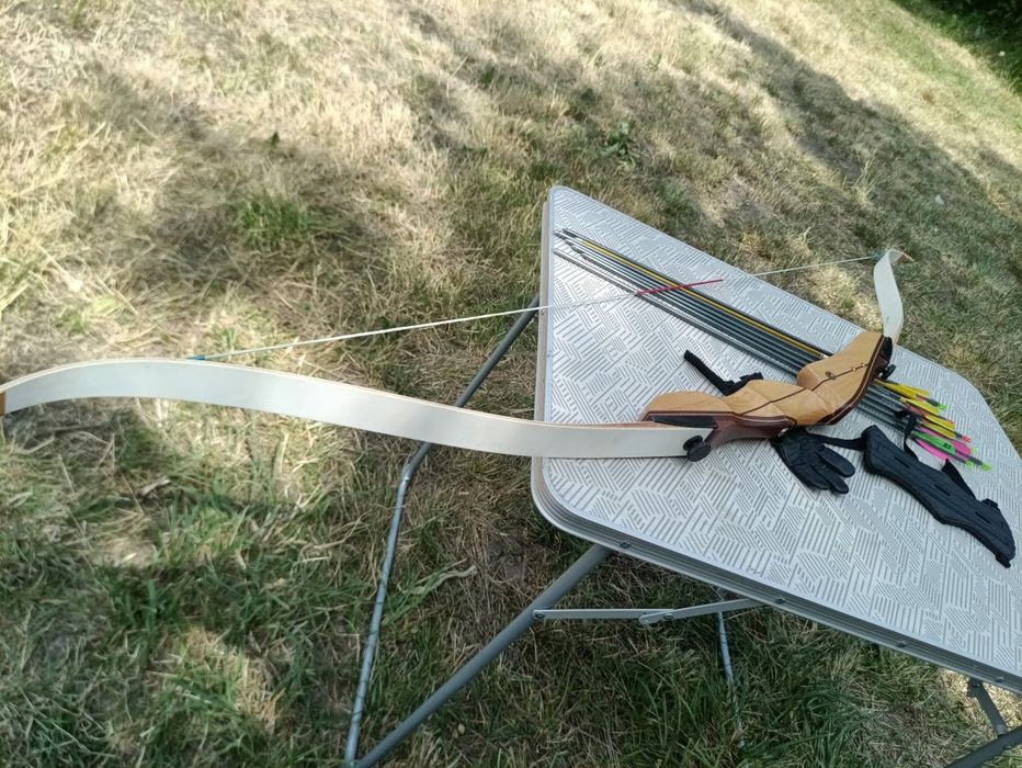 Łuk 22 lbs  ze strzalami i osprzetem
