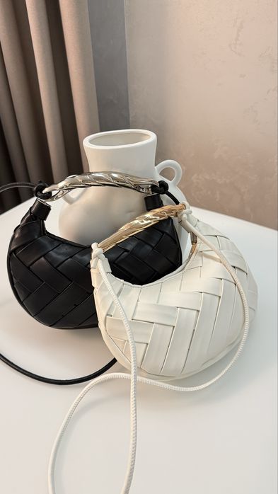 Сумка клатч в стилі bottega jw pei чорна молочна