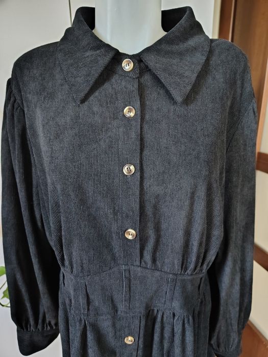 Czarna sukienka z odcinanym pasem rozpinany przód rozmiar 3XL SHEIN