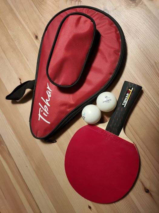 Rakietka Tibhar do ping ponga z sygnowanym pokrowcem + 2 piłeczki