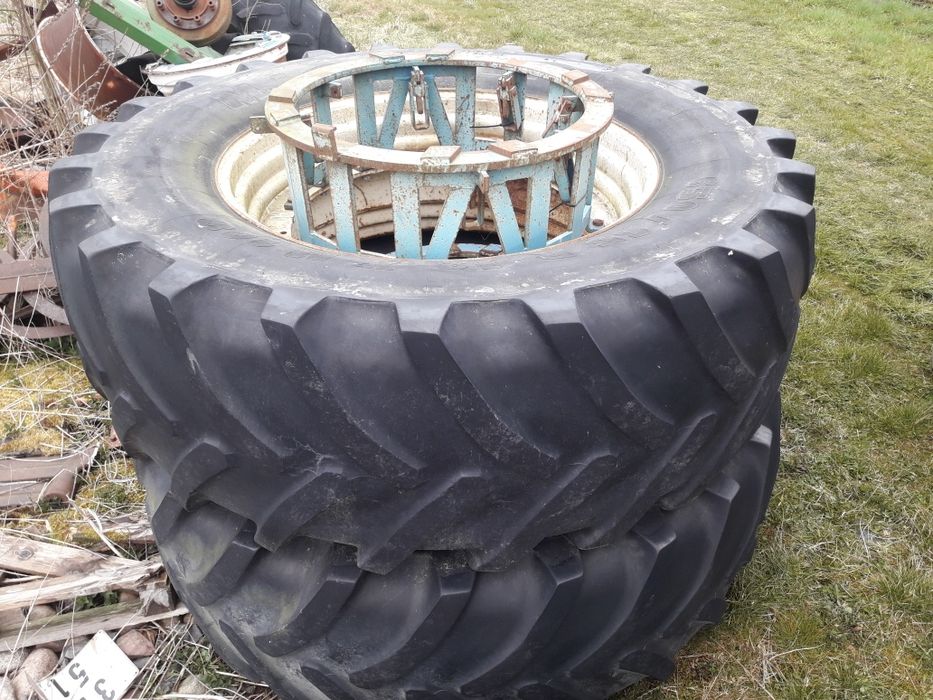 Koła blizniakcze do ciągnika Fendt John Deere.
