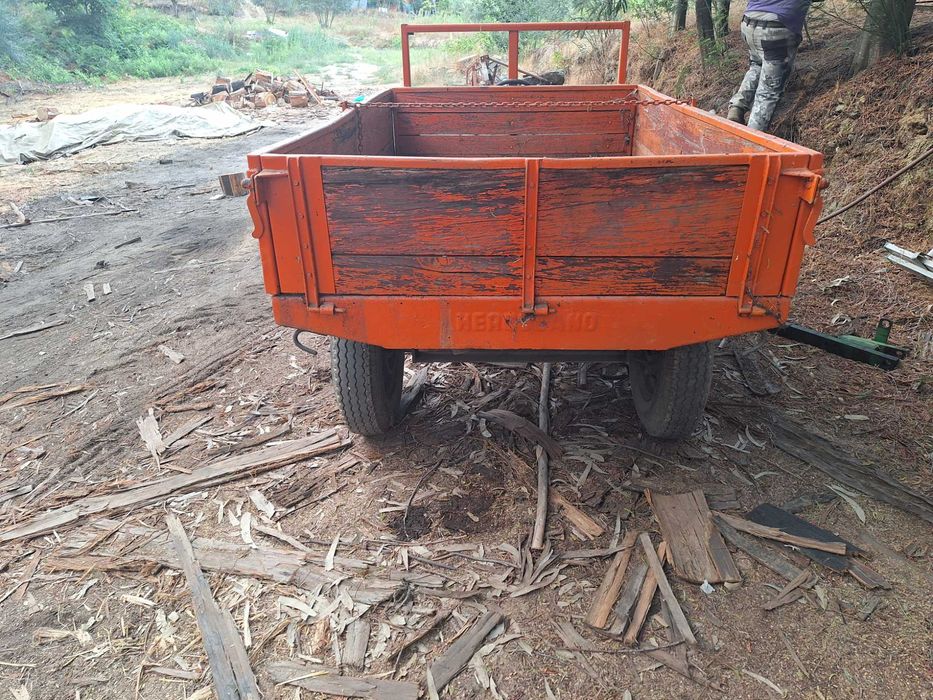 Vendo reboque para trator