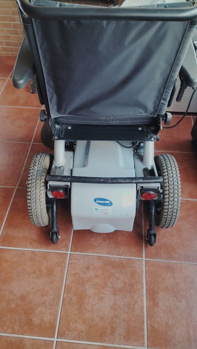 Cadeira de rodas elétrica