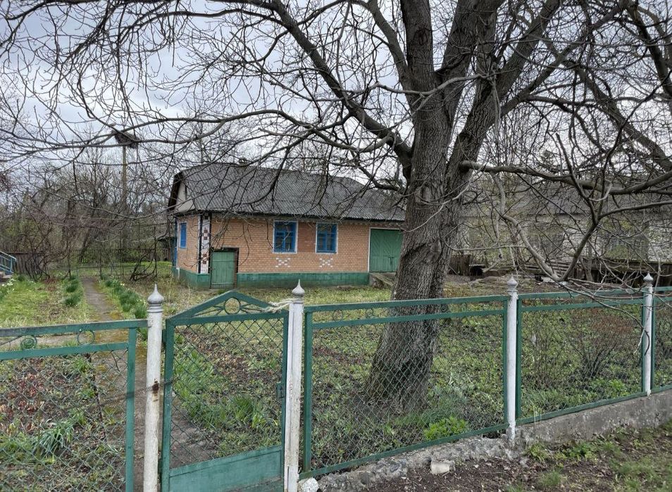 Продаж будинку на два входи