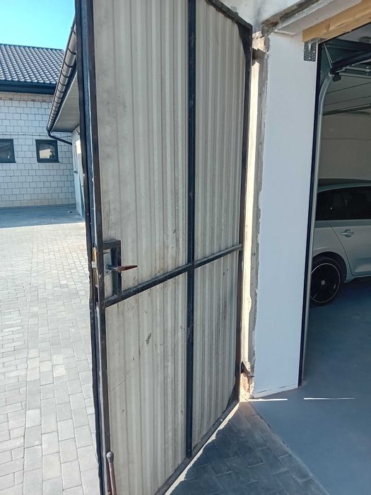 Bramy garażowe używane
