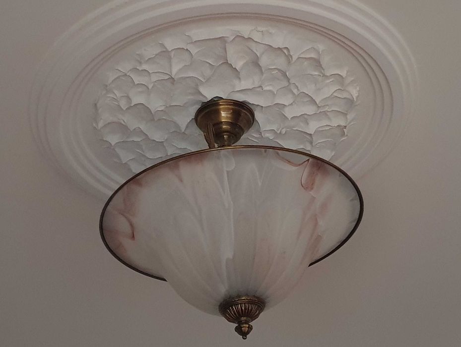 Belíssimo Candeeiro de teto em bronze e vidro em forma de flor