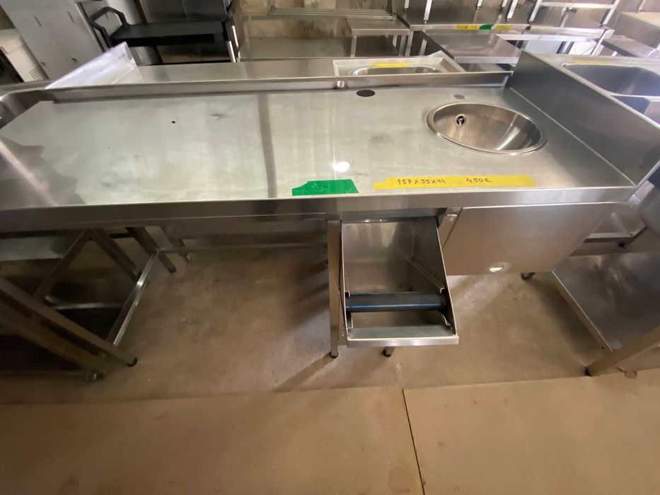 Bancada em inox com cuba direita pequena e bate borras