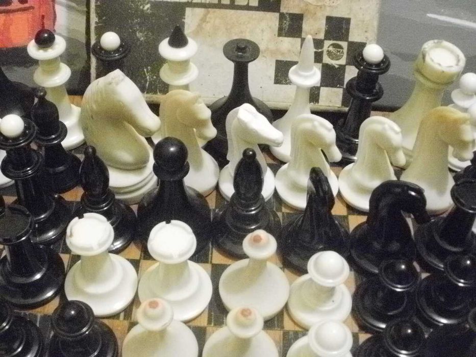 Шахи.AUSMA RIGA LATVIA USSR та інші всього 80 фігурок.Дошка.Договірна.