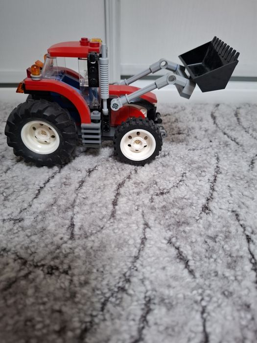Zestaw lego traktor czerwony