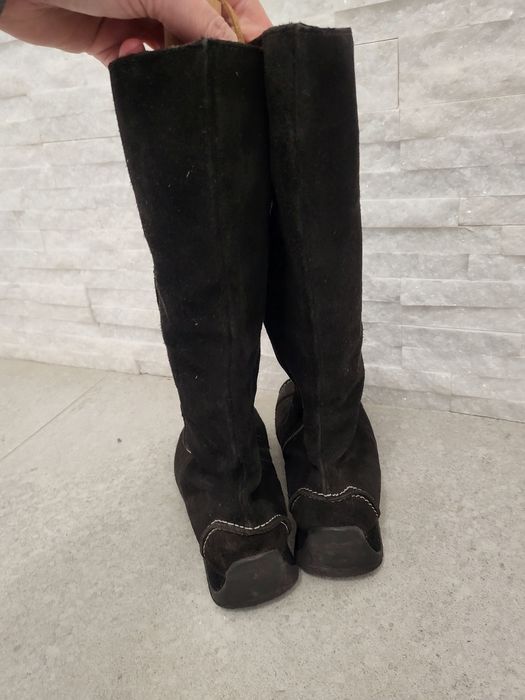 Sprzedam zamszowe kozaki