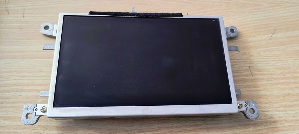 Wyświetlacz multimedialny audi A4 .B8